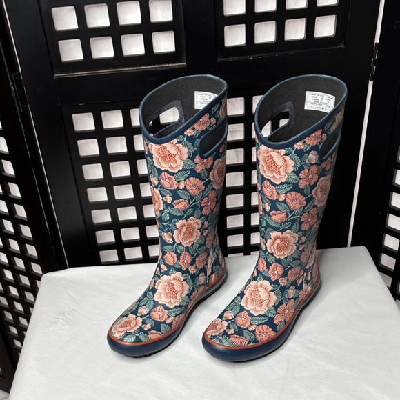 Bogs Shoes - Bogs Blue & Pink Floral Size 7 Tall Rain Boots Pull-On NWOT Women’s 💙